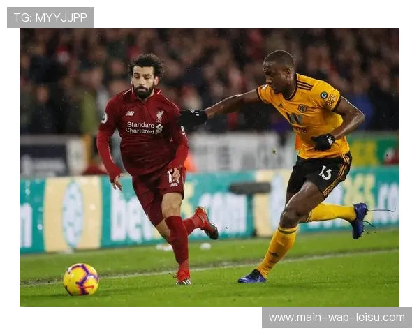 狼队球迷抗议球队表现,延迟15分钟才入场观赛